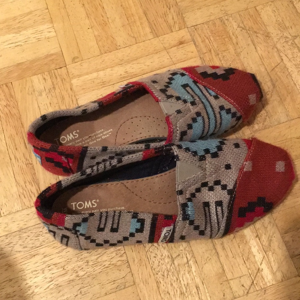 Toms tribal print sz6.5